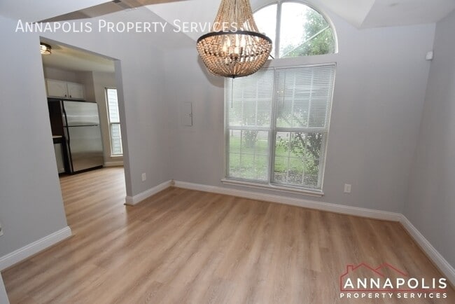 Building Photo - 906 Windwhisper Ln