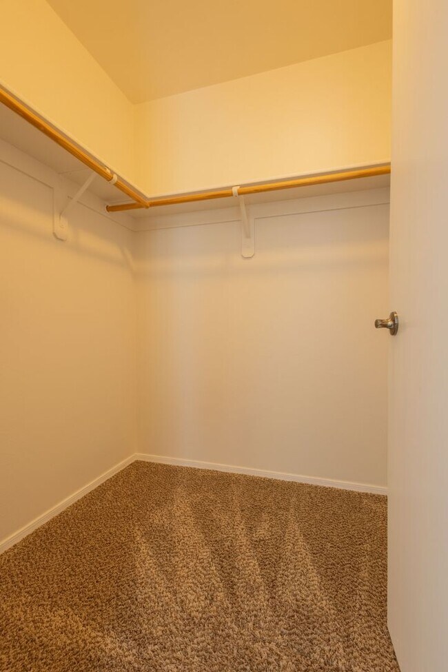 Building Photo - SHOWING SATURDAY 04/25 @ NOON. MUST TEXT AGENT!