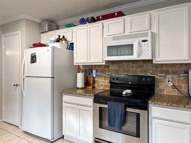 Building Photo - 2909 Laurelridge Dr