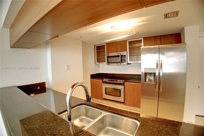 Building Photo - 1800 N Bayshore Dr