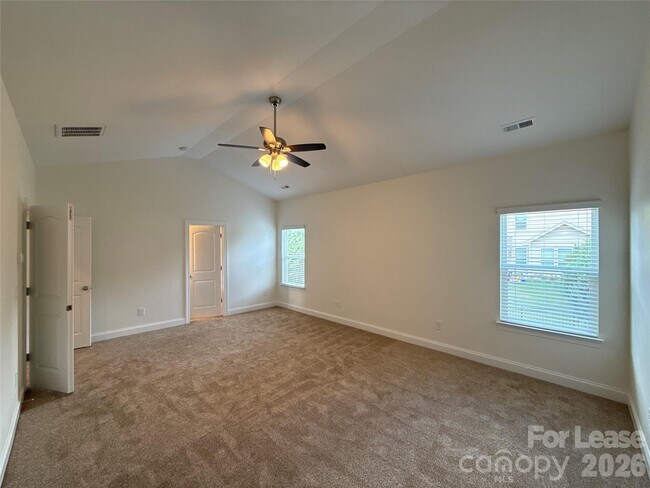 Building Photo - 1019 Dunhill Ln