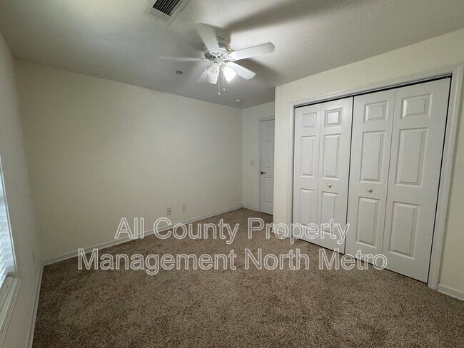 Building Photo - 3900 Riverlook Pkwy SE