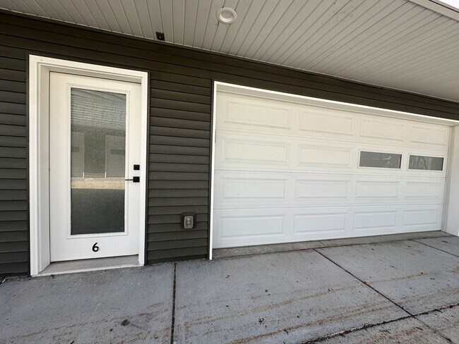 Building Photo - 3048 Anderberg Dr