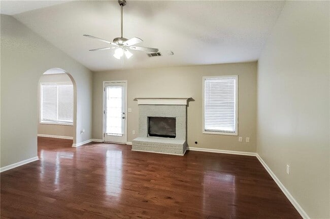 Building Photo - 3221 Victoria Pl Dr
