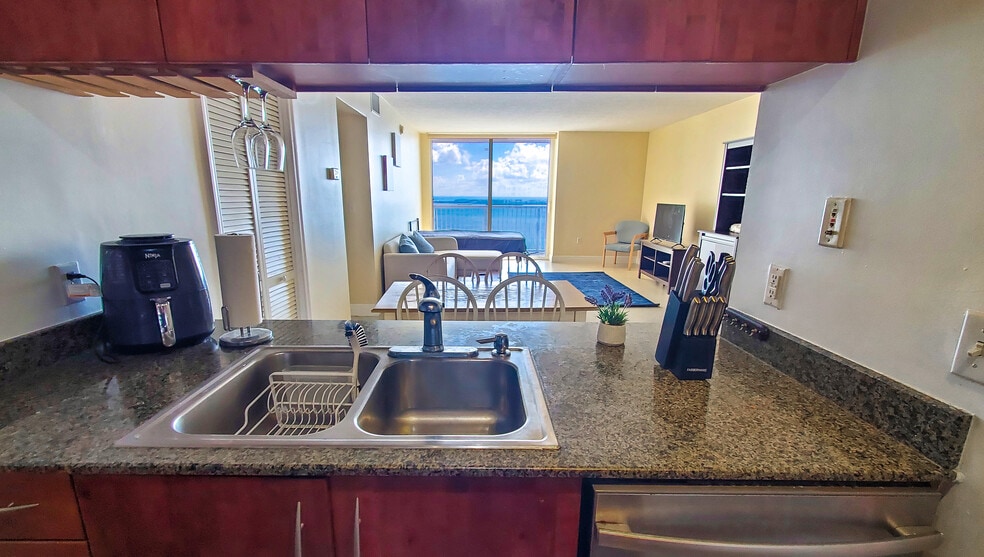 Building Photo - 1200 Brickell Bay Dr