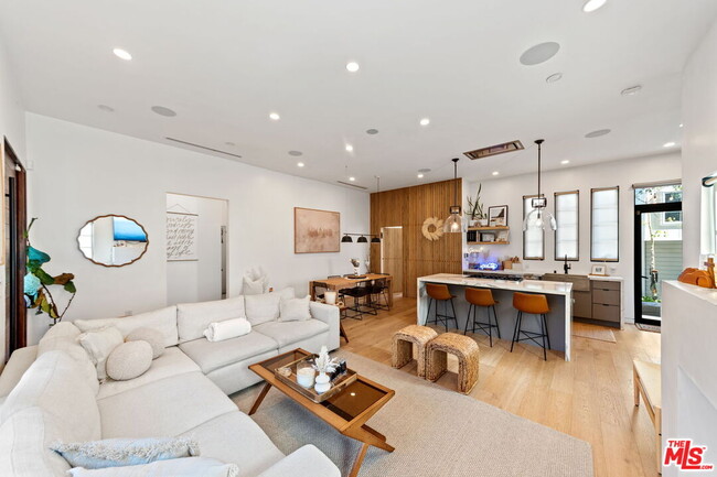 Building Photo - 358 N Bronson Ave