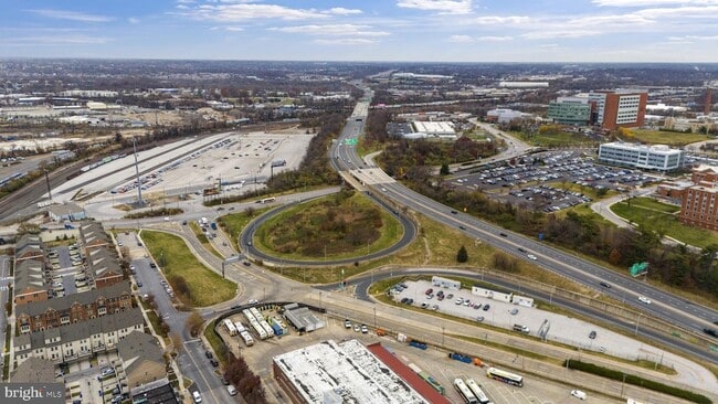 Building Photo - 328 S Macon St.