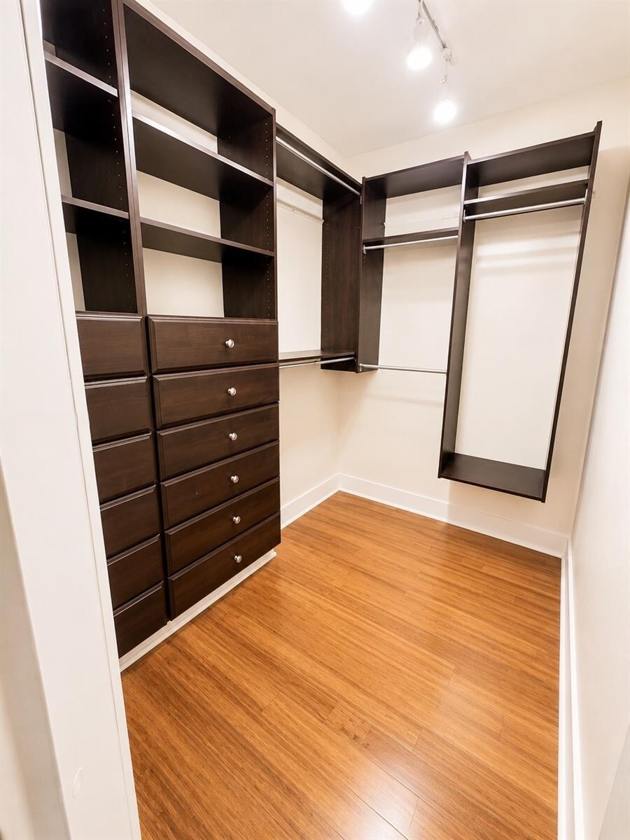 Building Photo - 520 Brickell Key Dr
