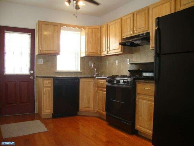 Building Photo - Recently Renovated 2-Bedroom Home for Rent in South Philadelphia