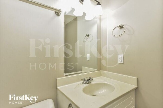 Building Photo - 1304 Venessa Dr
