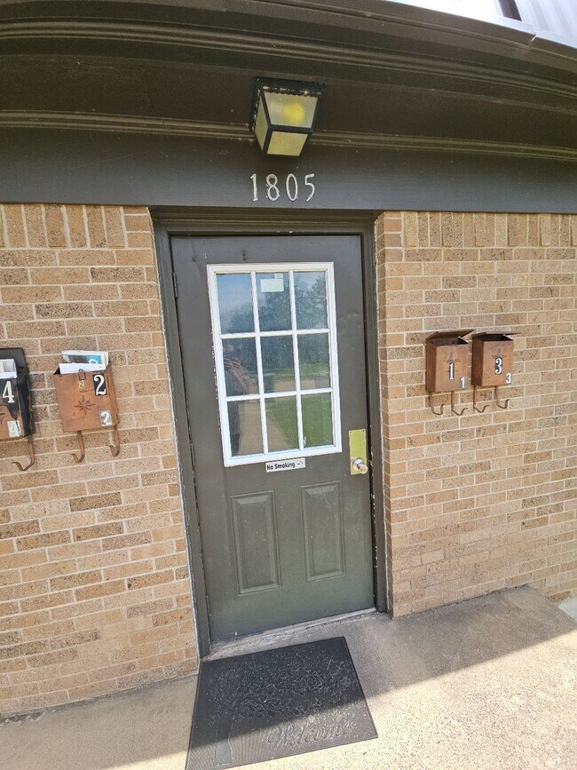 Building Photo - 1805 Randolph Dr