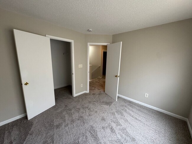 Building Photo - 10531 Kensil St