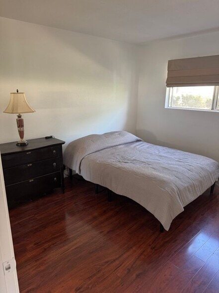 Building Photo - 1710 Normandy Pl