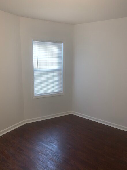 Building Photo - 210 6th St