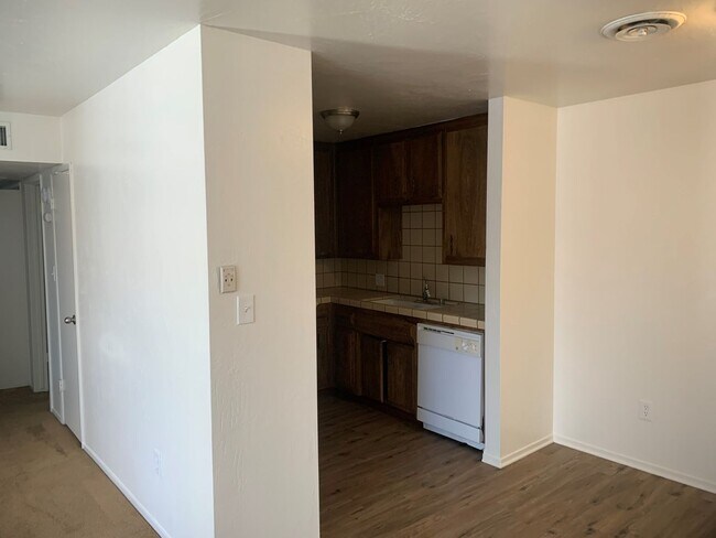 Building Photo - 7704 N Laurelglen Blvd
