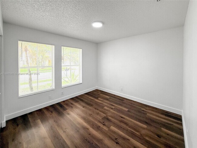 Building Photo - 611 Carrington Ln