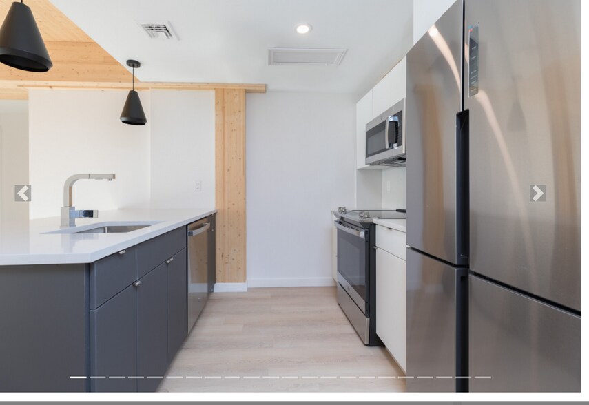 Primary Photo - 1 E Lenox St