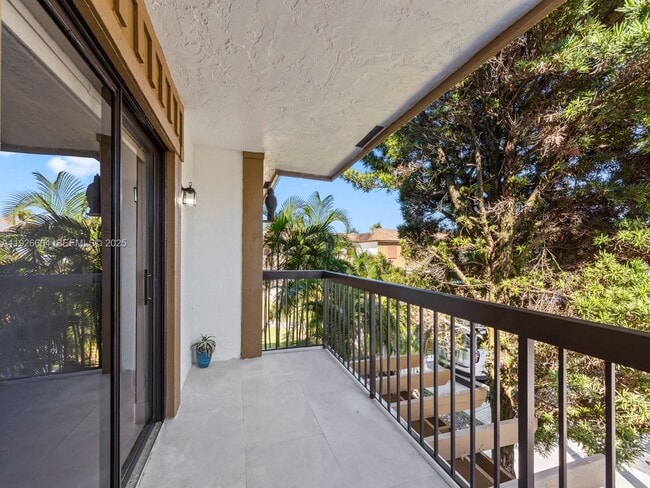 Building Photo - 6885 NW 169th St