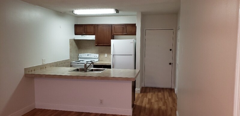 Building Photo - 2501 Riverside Dr