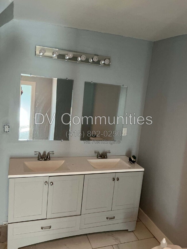 Building Photo - 2084 W 81st St