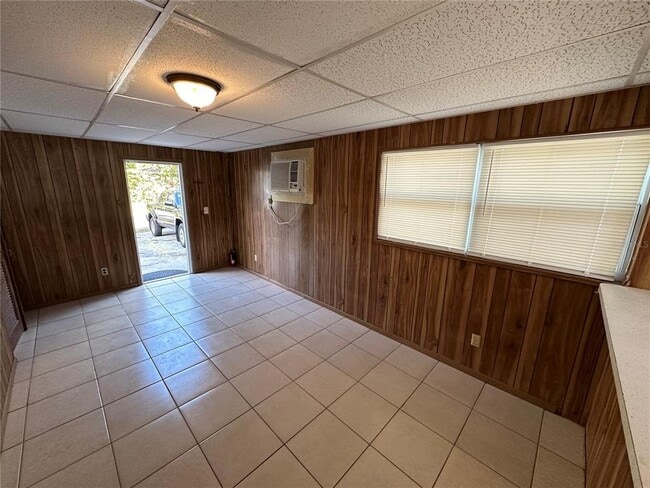 Building Photo - 2002 20th St W