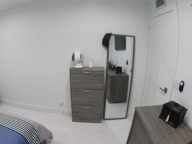 Building Photo - 541 Normandy L