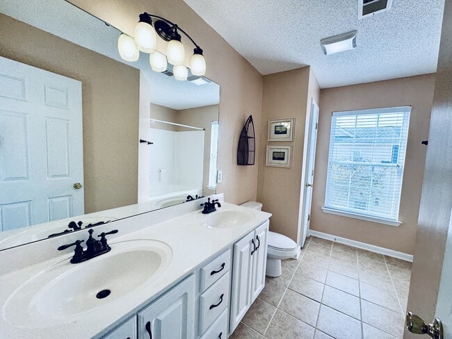 Building Photo - 5096 Capulet Cir