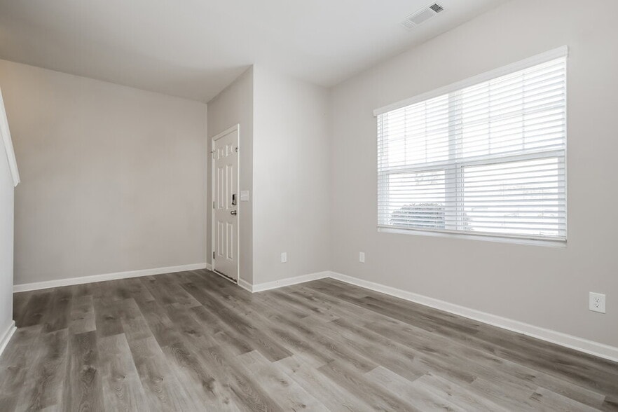 Building Photo - 1069 Cold Water Dr