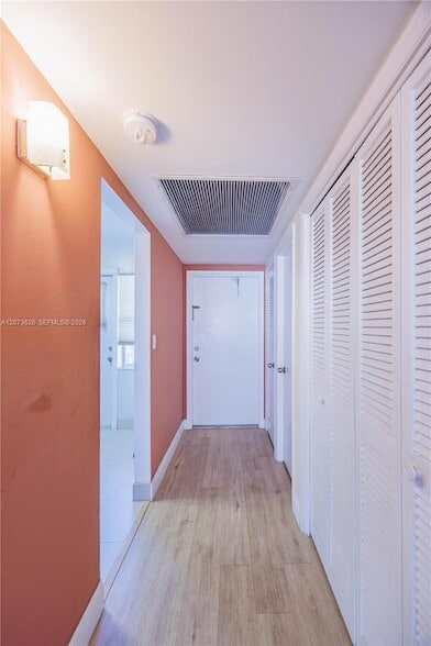 Building Photo - 2300 Park Ln