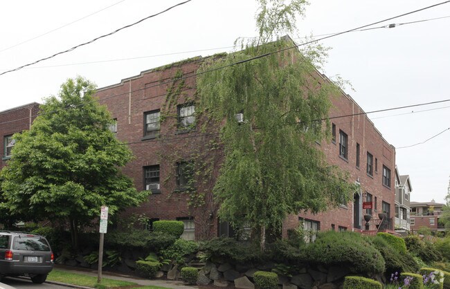 752 Boylston Ave E - Boylston Manor