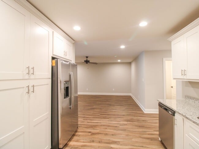 Building Photo - MOVE IN Ready! Lucas Ferry Townhomes Commu...