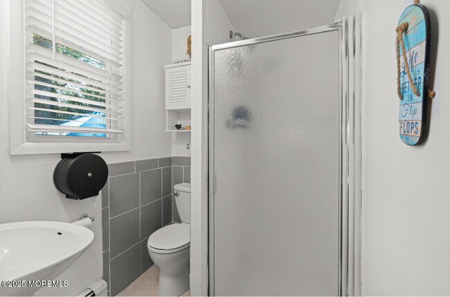 Building Photo - 517 Laurel Ave