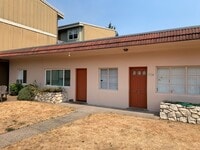 Building Photo - Amazing Remodeled 2 bd in Sellwood/Morelan...