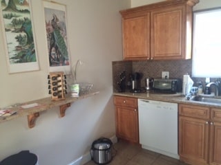 Building Photo - 208 Willow St