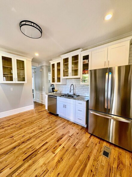 Building Photo - 7818 6th Ave S