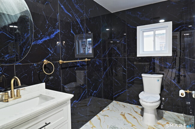 Building Photo - 40 Elizabeth St