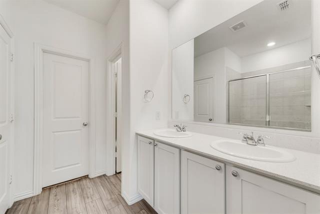 Building Photo - 728 Alden Dr