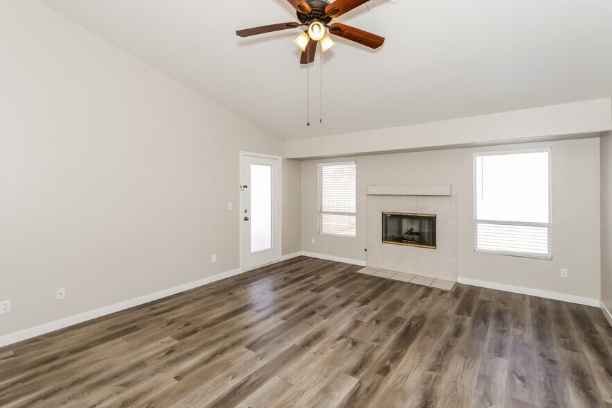 Building Photo - 6017 Ingenue Rd