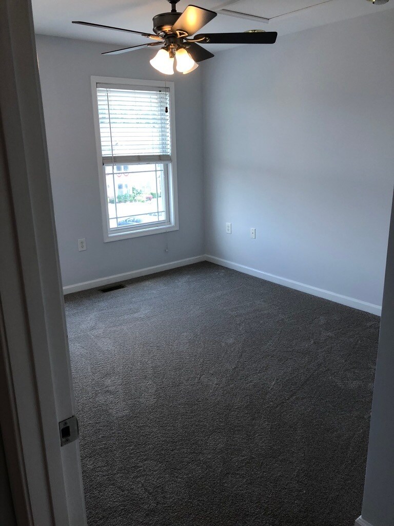 Building Photo - 68 Baltusrol Dr