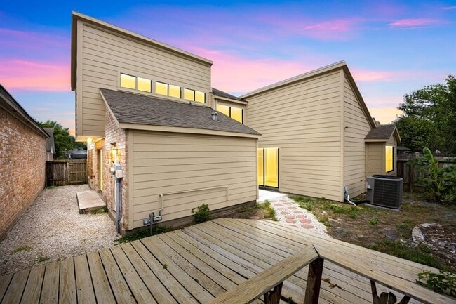 Building Photo - 12805 Westpark Dr