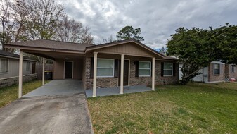 Building Photo - 7650 Club Duclay Dr