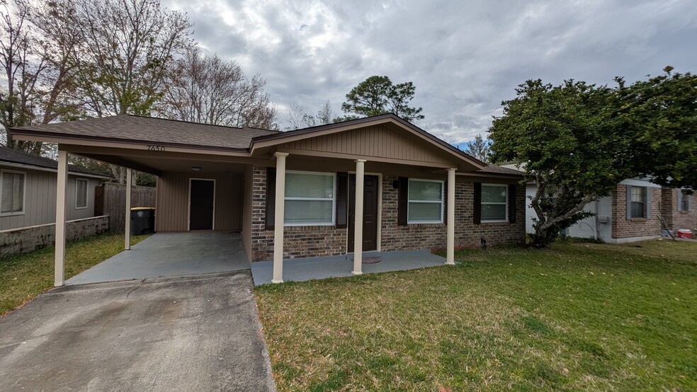 Primary Photo - 7650 Club Duclay Dr