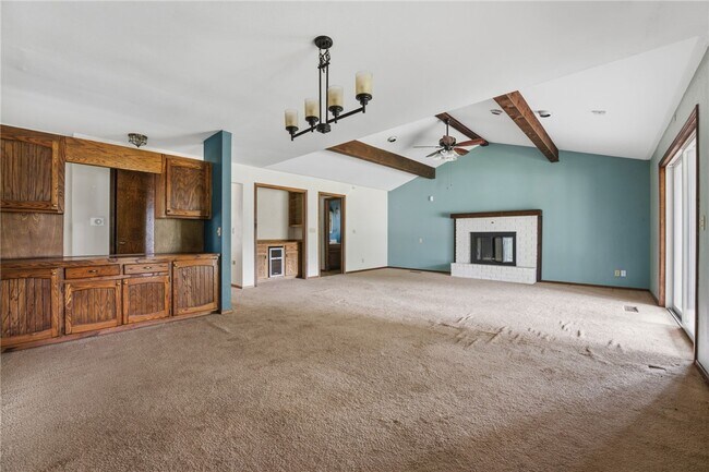 Building Photo - 315 E Fairway Ln