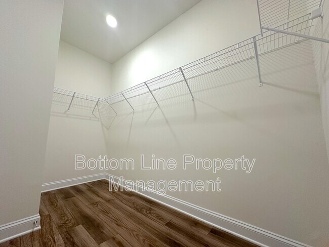 Building Photo - 4487 Fls Lk Dr S W