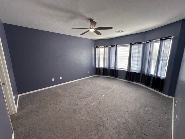 Building Photo - Single Story 3 Bed/2 Bathroom Home