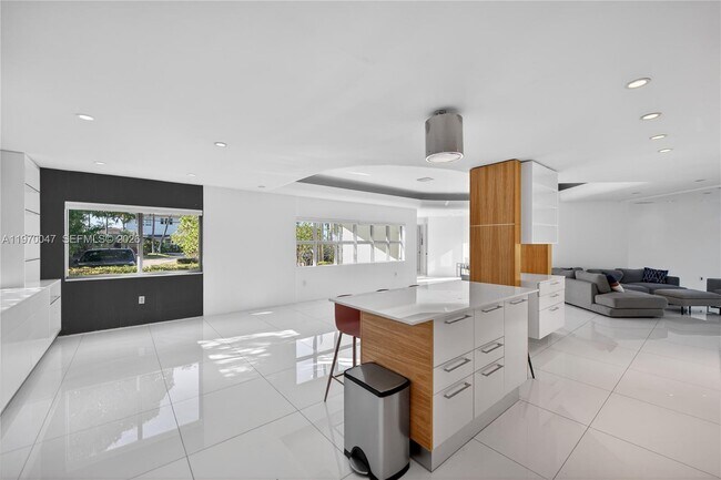 Building Photo - 1000 N Shore Dr