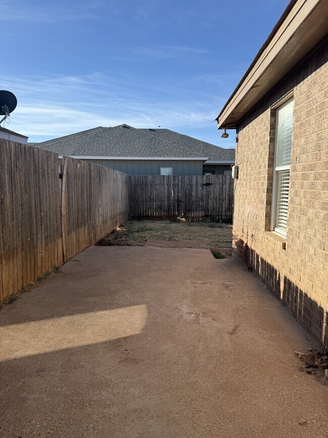 Building Photo - 2523 110th St