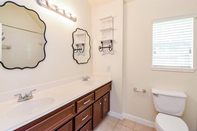 Building Photo - 1502 Mustang Lake Ct