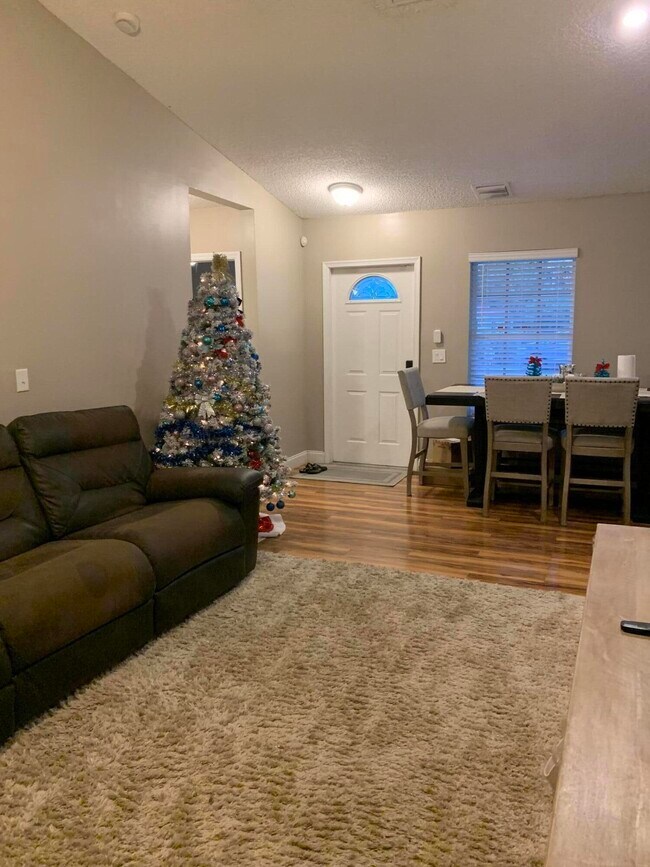 Building Photo - 1345 W 34th St