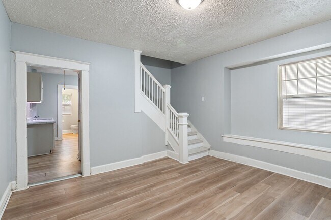 Building Photo - Updated and Move-In Ready 3-Bedroom Home
